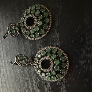 Emerald silver earrings with finger ring